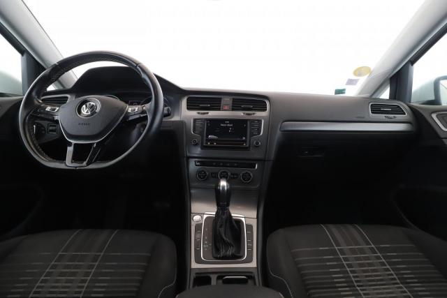 Volkswagen Golf image 9