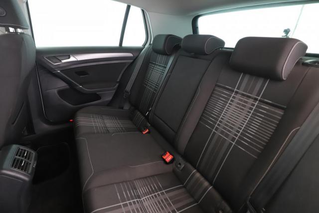 Volkswagen Golf image 4