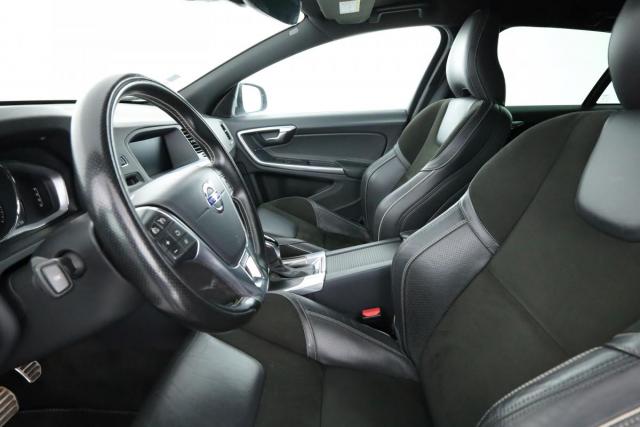 Volvo V60 image 2