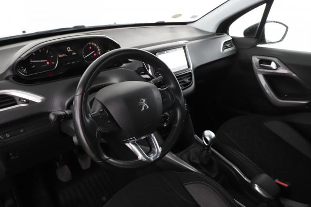 Peugeot 2008 image 2