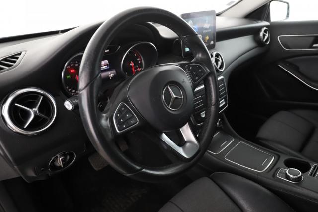 Mercedes Benz Gla image 1