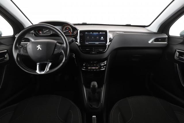 Peugeot 208 image 8