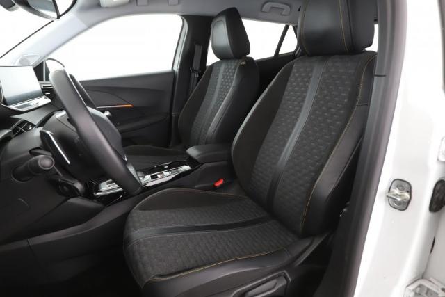 Peugeot 2008 image 8
