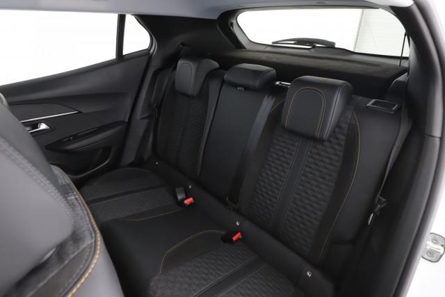 Peugeot 2008 image 6