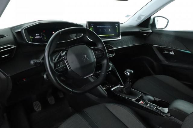 Peugeot 2008 image 2