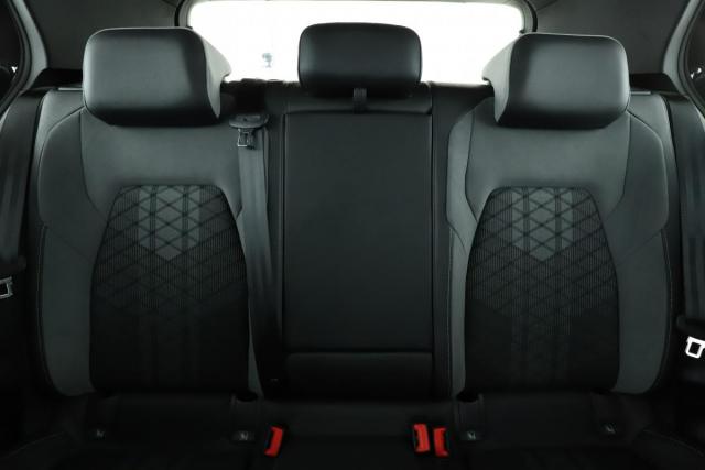 Volkswagen Golf image 6