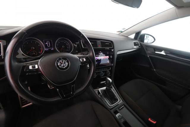 Volkswagen Golf image 9