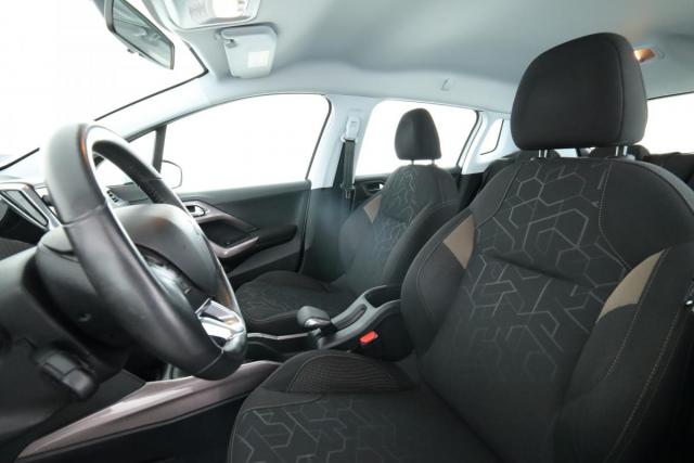 Peugeot 2008 image 8