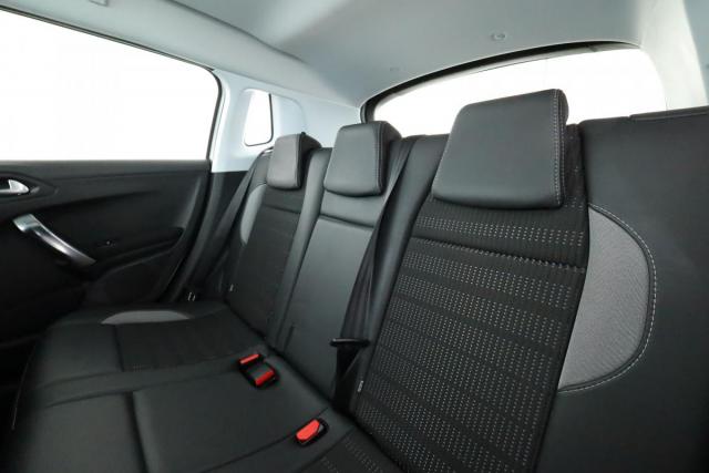 Peugeot 2008 image 2