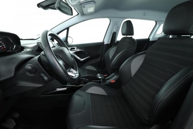 Peugeot 2008 image 9