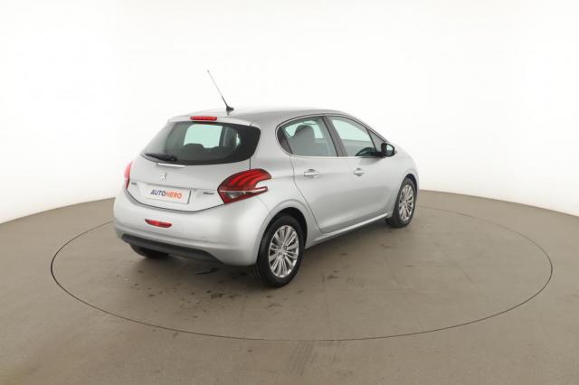 Peugeot 208 image 7