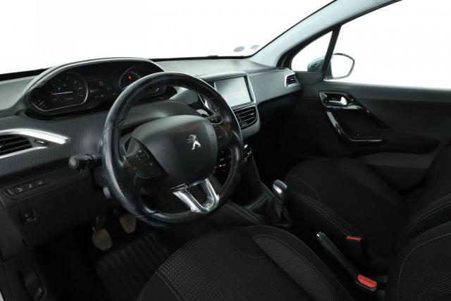 Peugeot 208 image 9