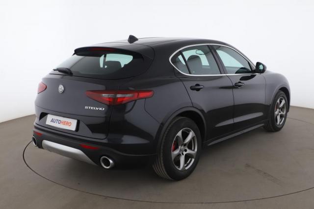 Alfa Romeo Stelvio image 6