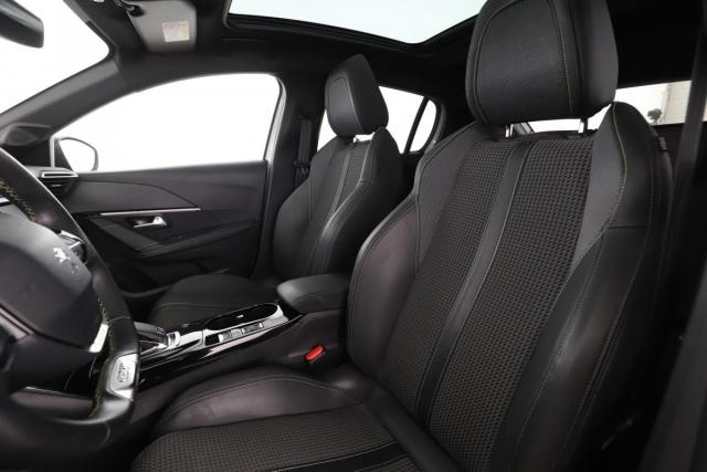Peugeot 208 image 8