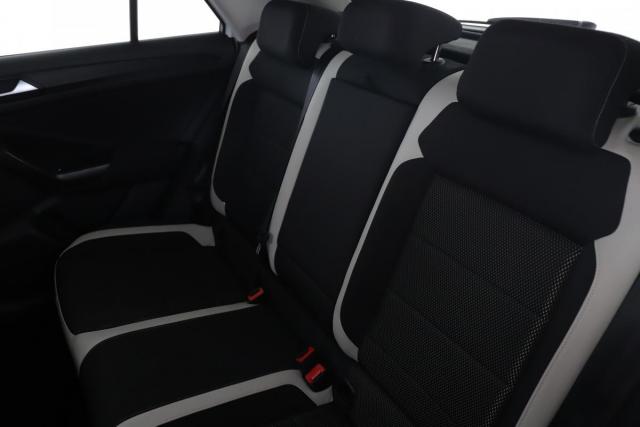 Volkswagen T-Roc image 6