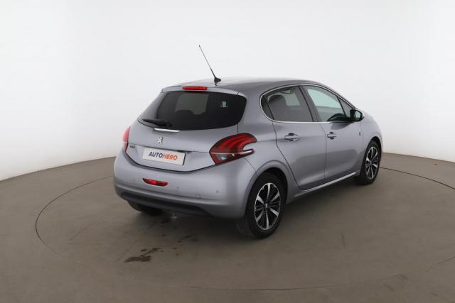 Peugeot 208 image 8