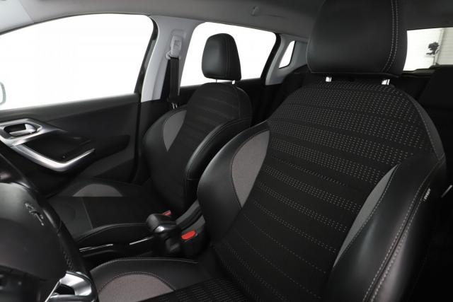 Peugeot 2008 image 2