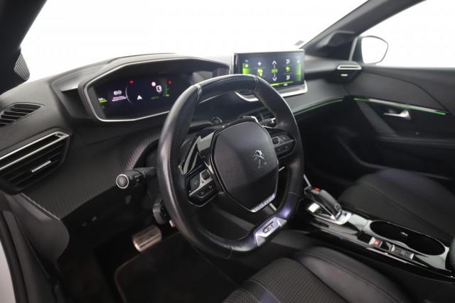 Peugeot 208 image 8