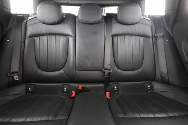 Mini Clubman image 2