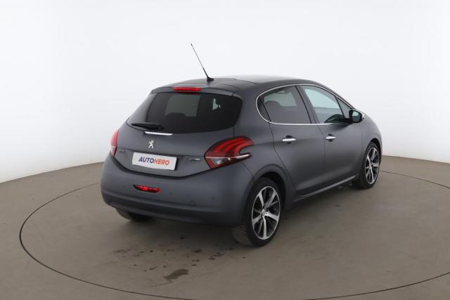 Peugeot 208 image 8
