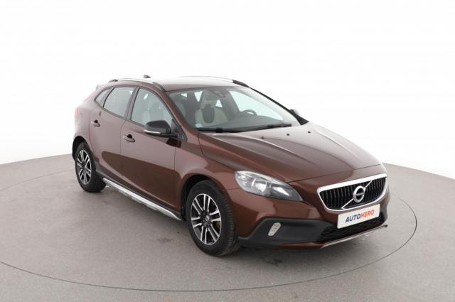 Volvo V40 Cross Country image 1