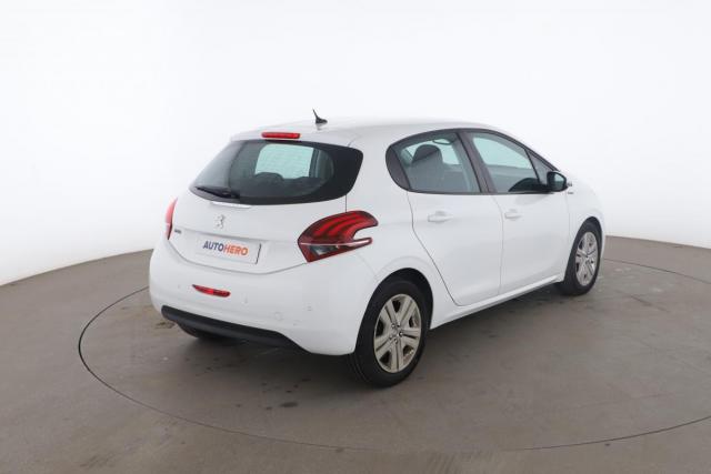 Peugeot 208 image 8