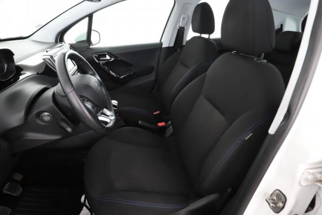 Peugeot 208 image 7