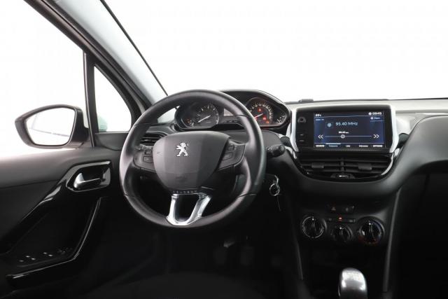 Peugeot 208 image 6