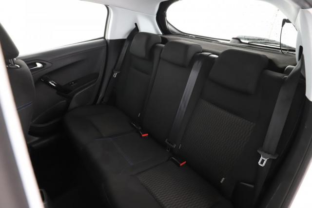Peugeot 208 image 2