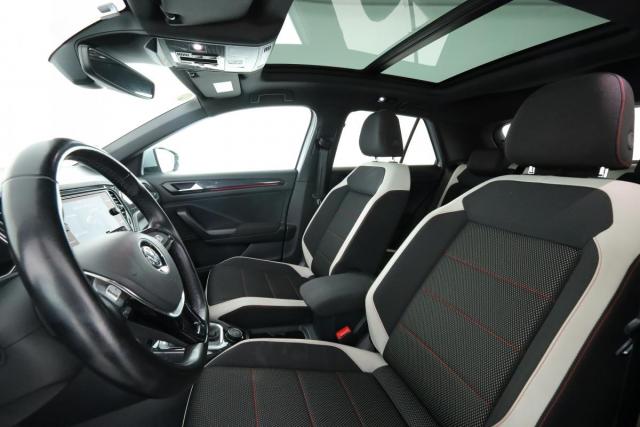 Volkswagen T-Roc image 9