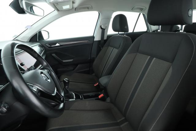 Volkswagen T-Roc image 9