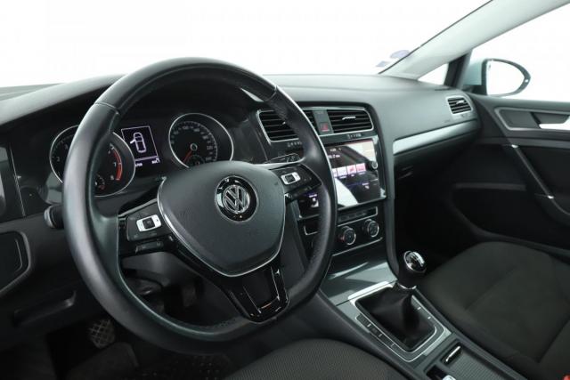 Volkswagen Golf image 9