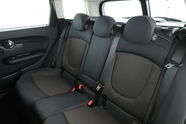 Mini Clubman image 9