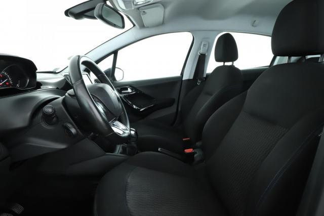 Peugeot 208 image 4