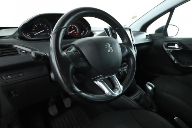 Peugeot 208 image 1