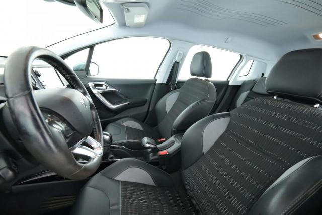 Peugeot 2008 image 2