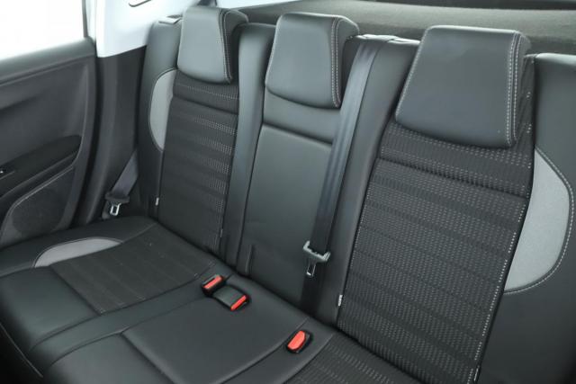 Peugeot 2008 image 3