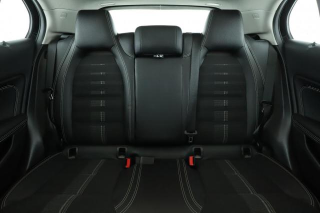 Mercedes Benz Gla image 8