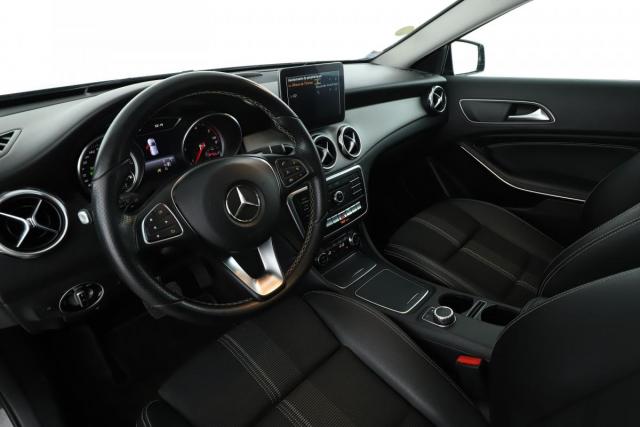 Mercedes Benz Gla image 1