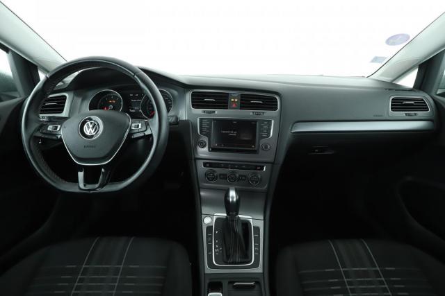 Volkswagen Golf image 9