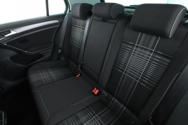 Volkswagen Golf image 6