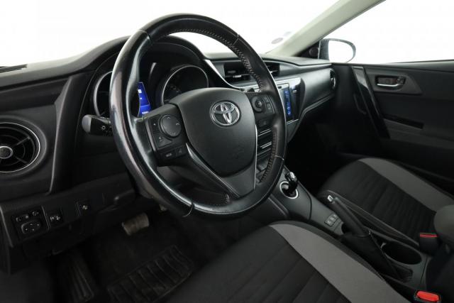 Toyota Auris image 9