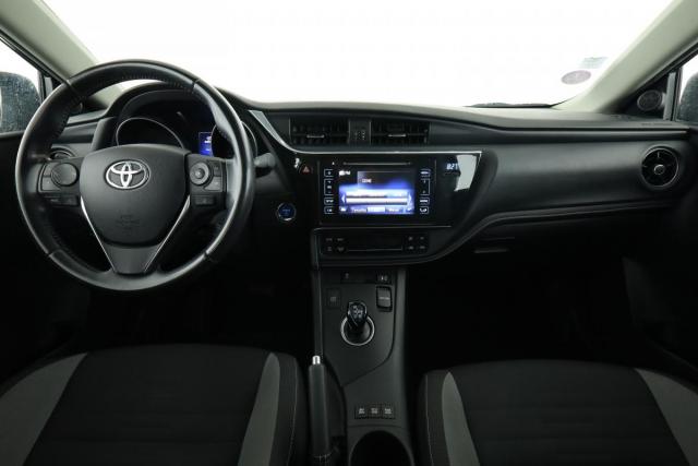 Toyota Auris image 1