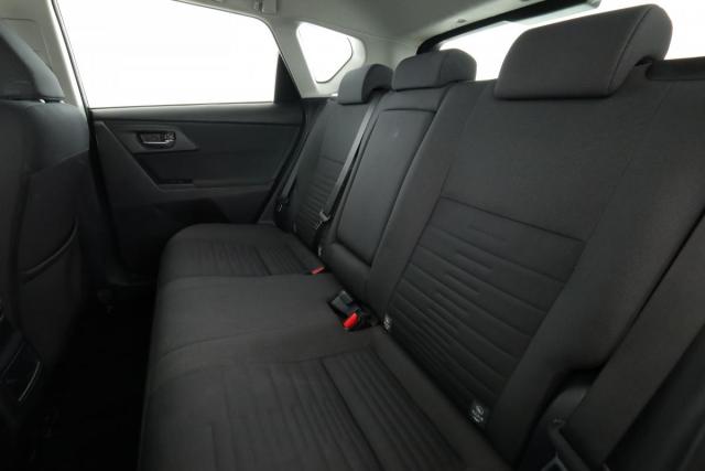 Toyota Auris image 2