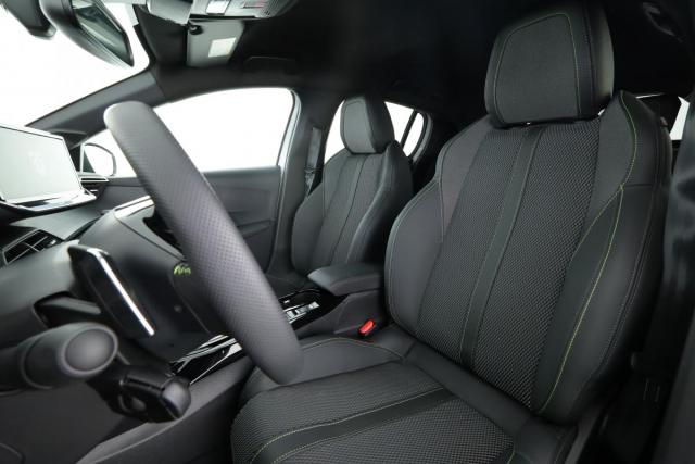 Peugeot 208 image 1
