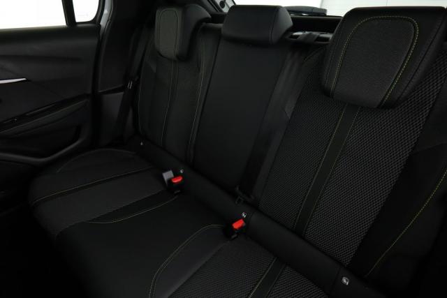 Peugeot 208 image 8