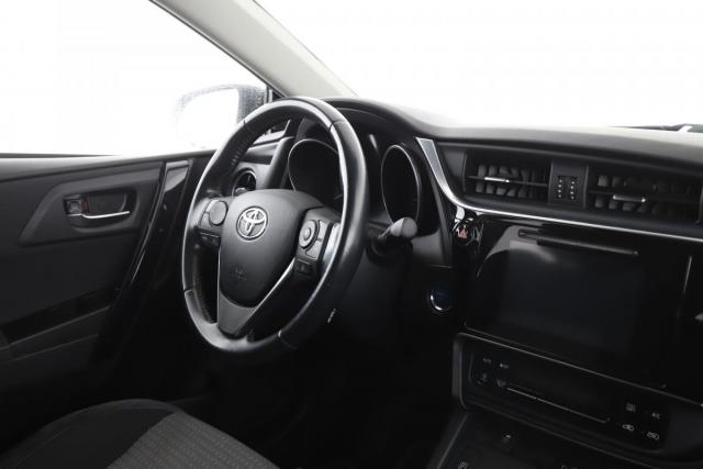 Toyota Auris image 8