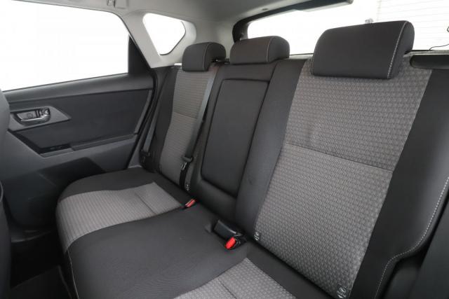 Toyota Auris image 2