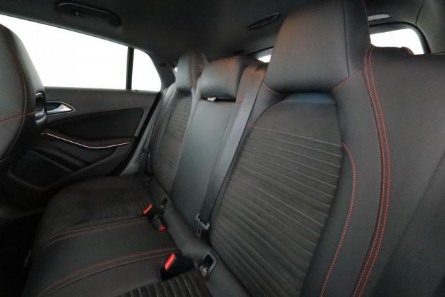 Mercedes Benz Cla Shooting Brake image 3