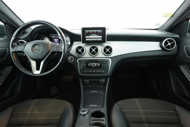 Mercedes Benz Gla image 2